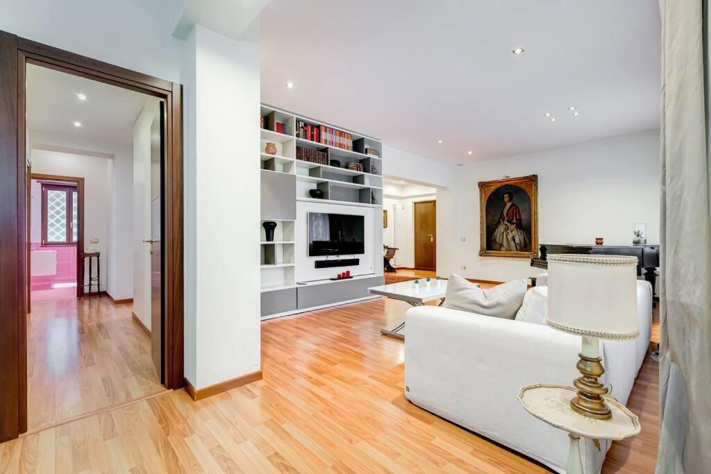 Exclusive Apartment In Eur Lake Roma Exterior foto