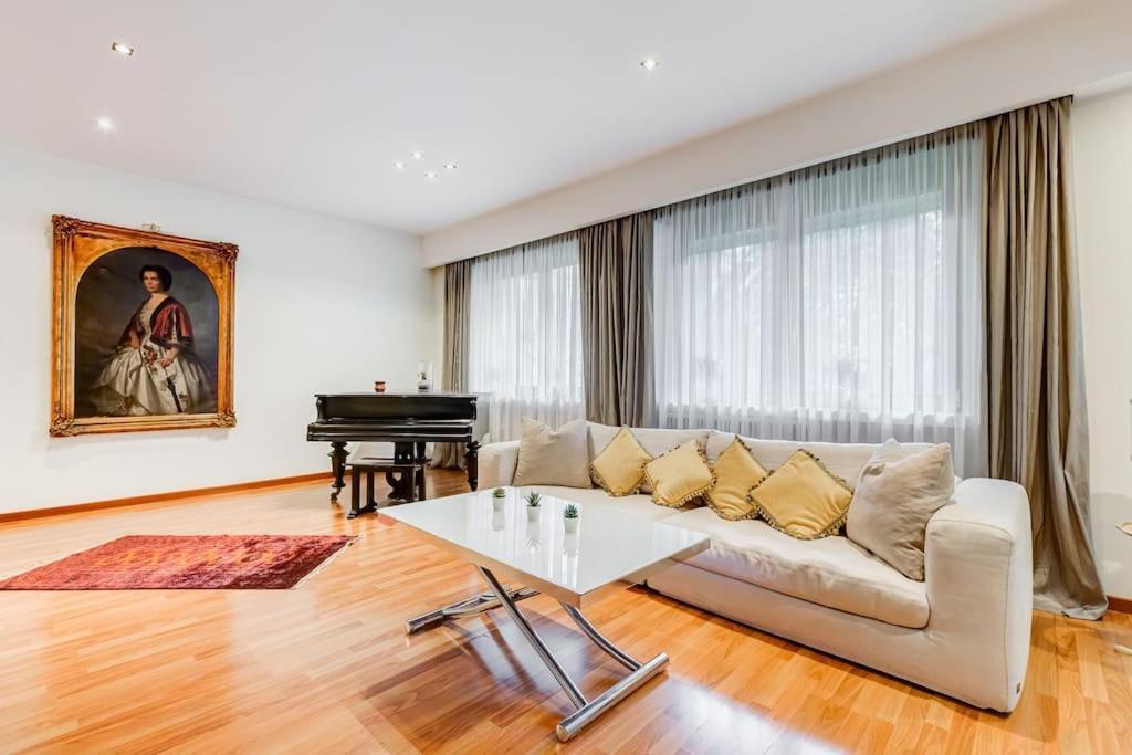 Exclusive Apartment In Eur Lake Roma Exterior foto